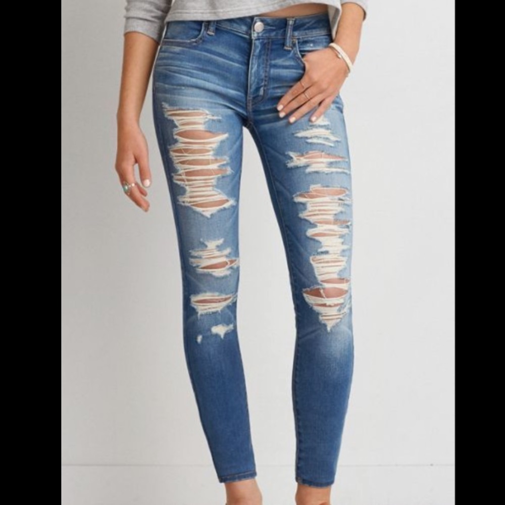 AE Light Wash Ripped Skinny Jeans⭐️